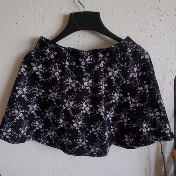 Skirt - Picture 2 of 2